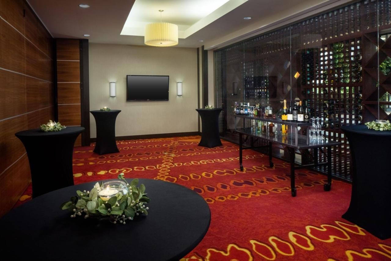 Indianapolis Marriott East Hotel Exterior foto